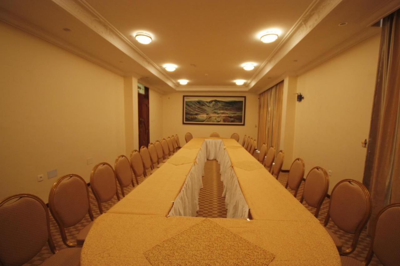Caravan Hotel Addis Bagian luar foto