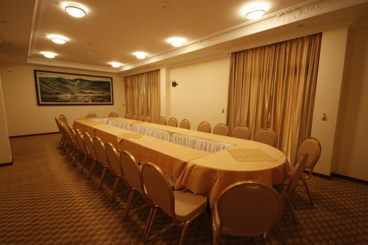 Caravan Hotel Addis Bagian luar foto